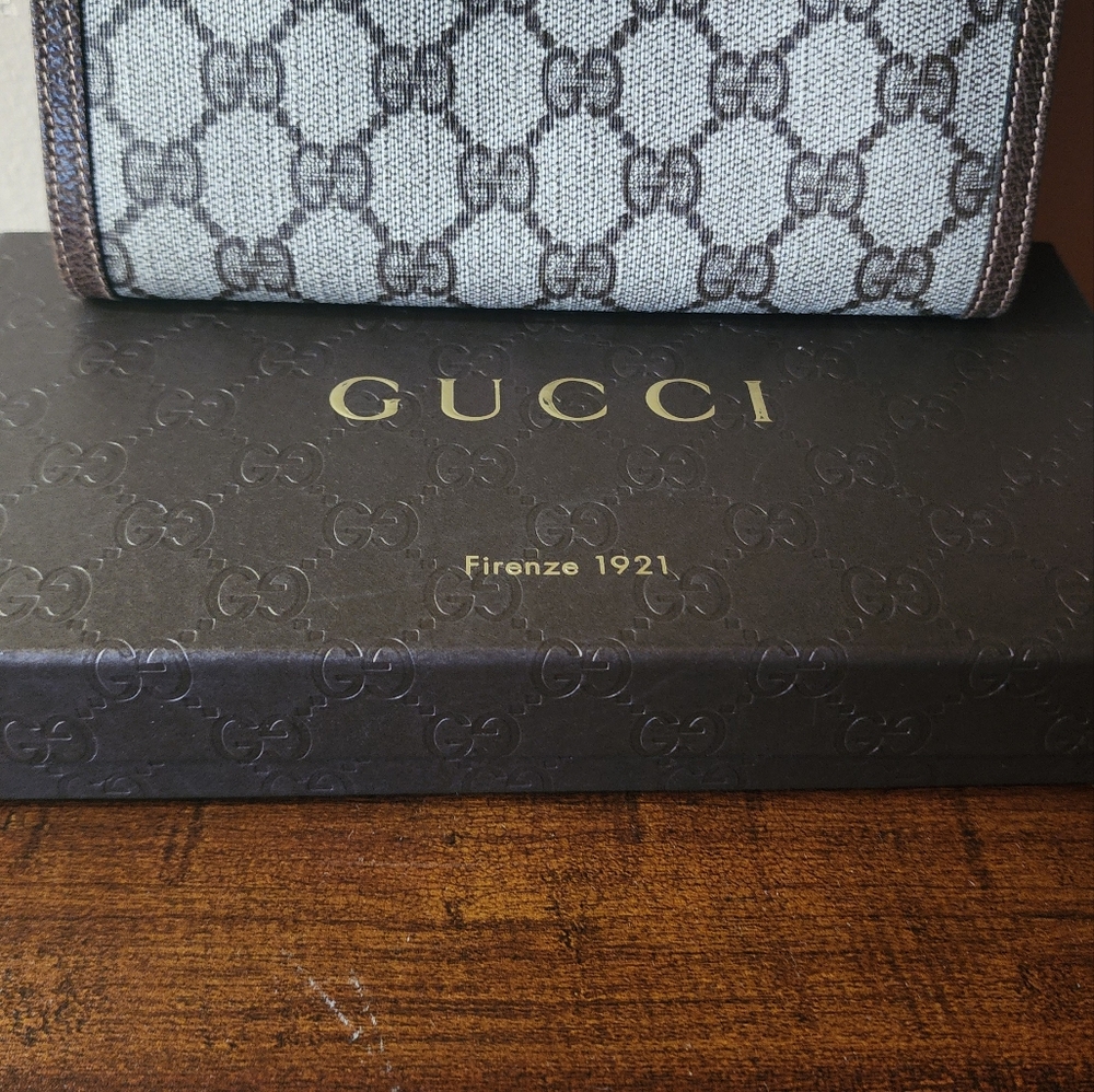 Authentic Vintage Gucci Coated Canvas Centerfold Wallet with Original Cards/ Box - Picture 2 of 6